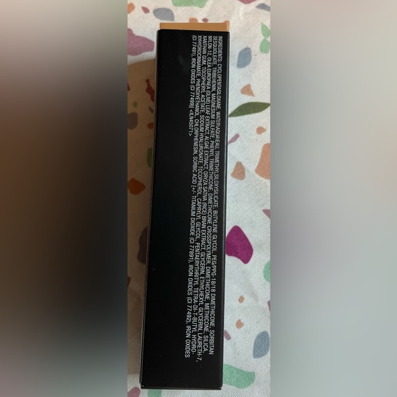 Mac cosmetics 24 hour concealer NC44 - Picture 3 of 3